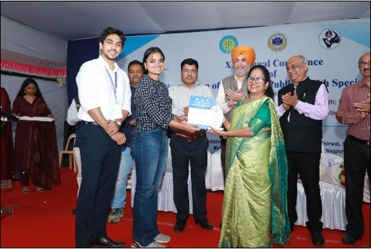 Dr. Gayatri Received Best Oral Presentation Award At IAVPHS Conf At KNPVS Shirwal 14 15 Nov 2024